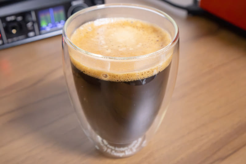 出来上がったコーヒーはかなり本格的な見た目。いつものゴールドブレンドよりも美味しく感じる
