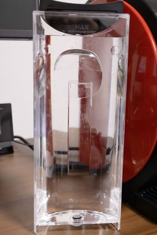 給水タンクにはふたが付いており、こぼしにくい