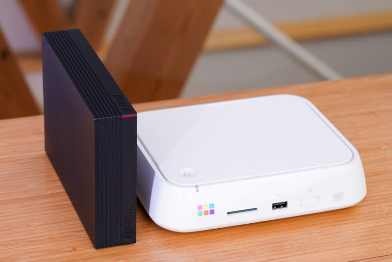 「おもいでばこ」に外付けHDDを接続して、データのバックアップを行う