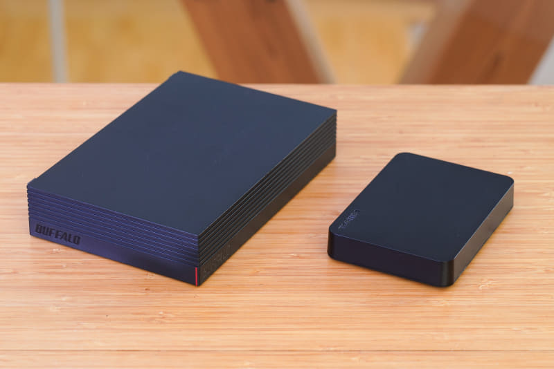 ポータブル用途向けの2.5インチHDDと、据え置き型の3.5インチHDDの比較