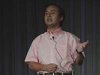 <a href="https://internet.watch.impress.co.jp/www/article/2001/0620/ybb.htm" class="strong bn" target="_blank">発表会に登壇した孫正義社長</a>