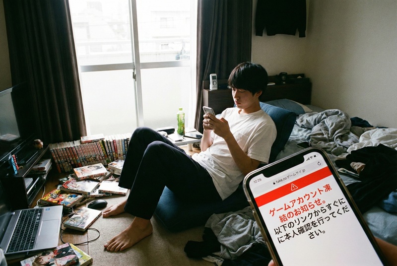 ネット詐欺の手口のことを比較的よく知っている「令和世代（10代）」の若者も、対策まできちんと理解しているわけではないようです。むしろ、その世代の男性において、実際に被害に遭った人の割合が突出して高いことなどが明らかになりました（画像は、生成AIで作成したイメージカットです）