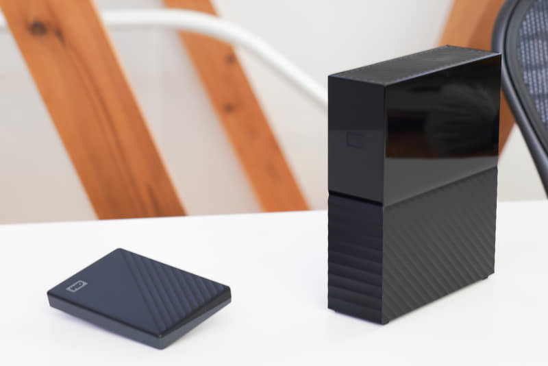 「My Passport」は2.5インチ、「My Book」は3.5インチのHDDを採用