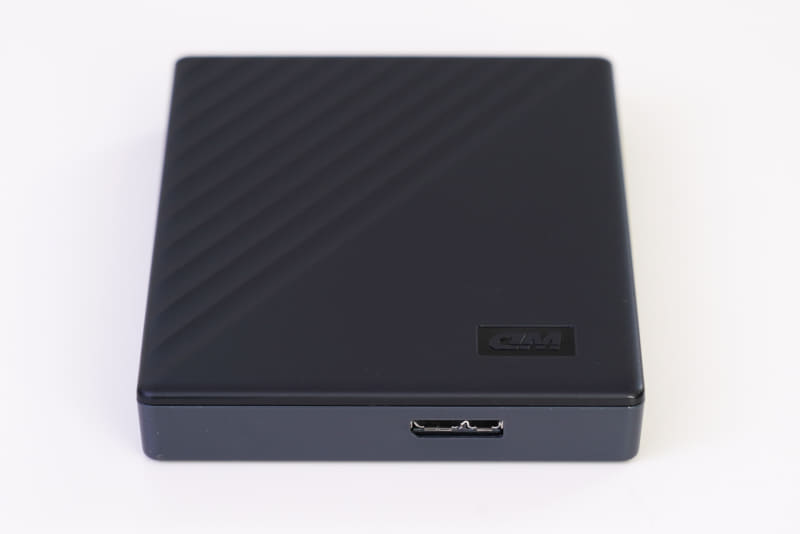 本体のポート類はUSBポートのみ