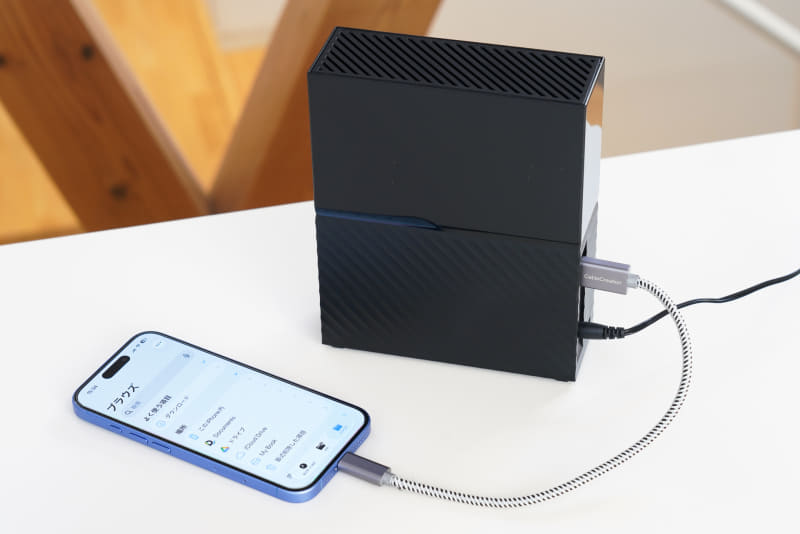 「My Book」を変換ケーブルでiPhoneに直結した