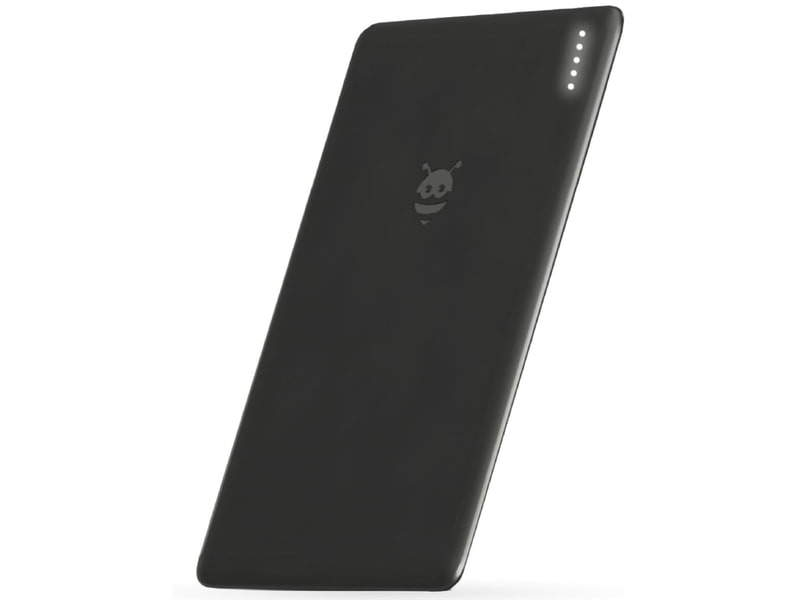 SOURCENEXTが扱う「Pebblebee カード型」。iPhoneの「探す」とGoogleの「Find Hub」の両方に対応し、バッテリーも充電式