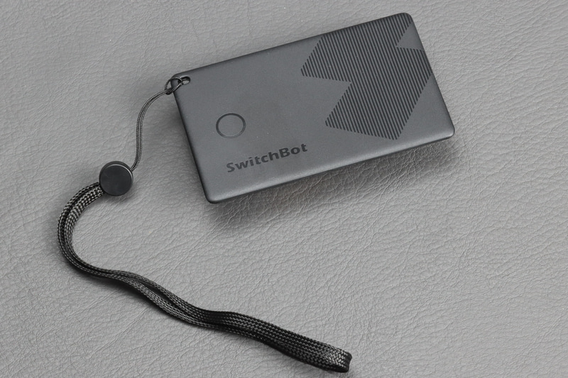 ストラップも付属する