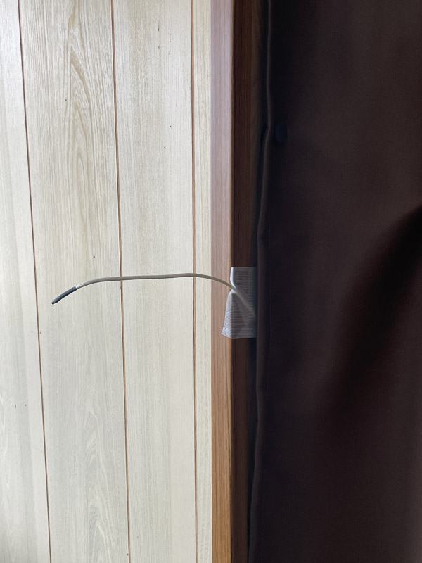 カーテンの仕事部屋側にもセンサーを設置