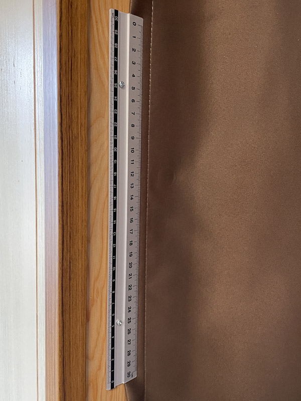 今シーズンはプチ改善、30cm定規に穴を開け軽くネジ止め