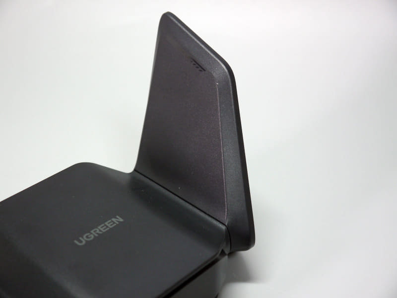 羽の部分にアンテナが内蔵されている