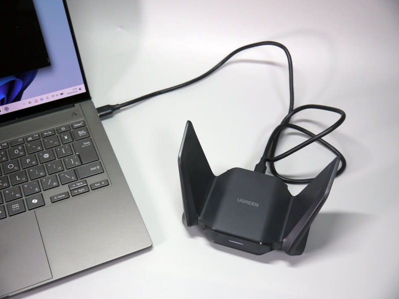 アダプター側はType-Cで、PC側はType-Aとなる。ケーブルは1m前後