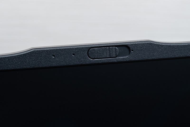 Webカメラには物理的なプライバシーシャッターを内蔵