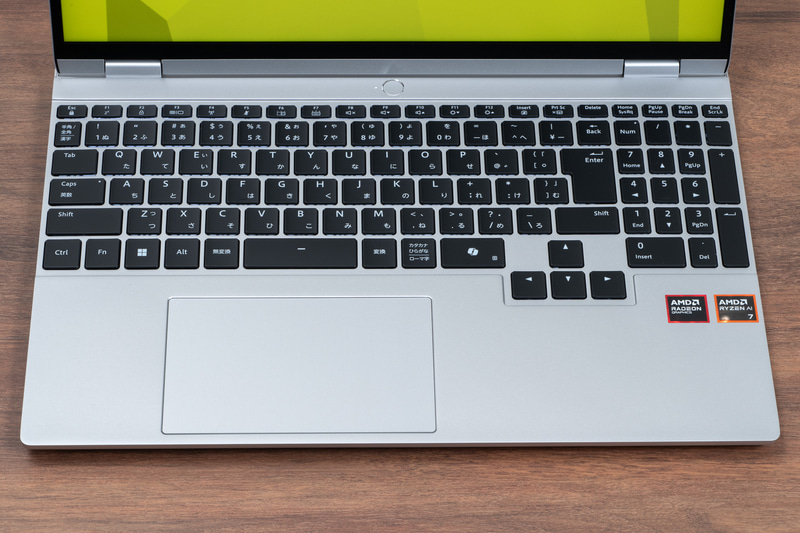 CPUはRyzen AI 7 350、メモリは標準で16GB、内蔵ストレージは500GBのSSD、Wi-Fi 7に対応