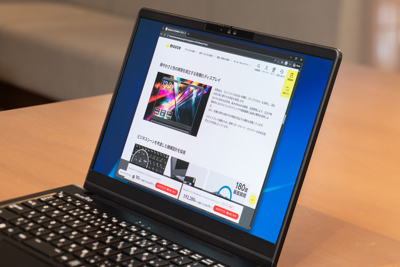 斜めからでもよく見えてしまう有機ELディスプレイ