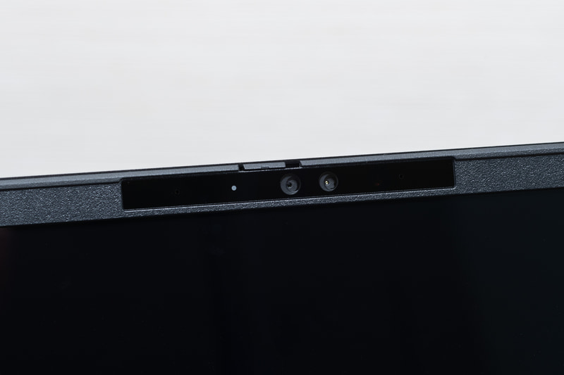 Webカメラは500万画素の高画質カメラを採用するとともに、Windows Hello対応の顔認証機能にも対応