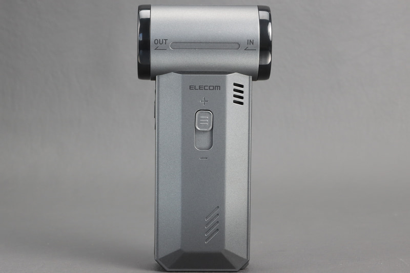 側面にあるのが風量調整スイッチ。スライド式で無段階で調整できる