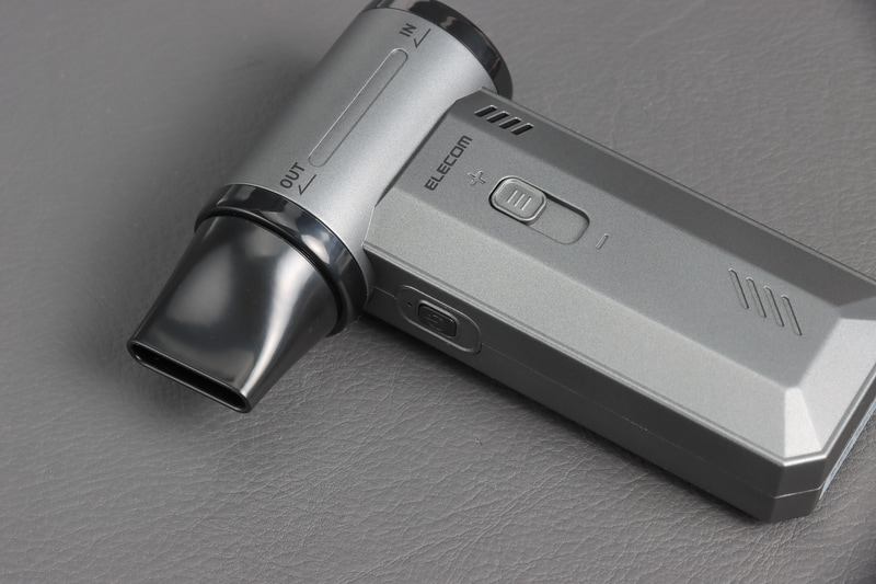 ドライヤーのようなタイプの大口径噴射ノズルも付属