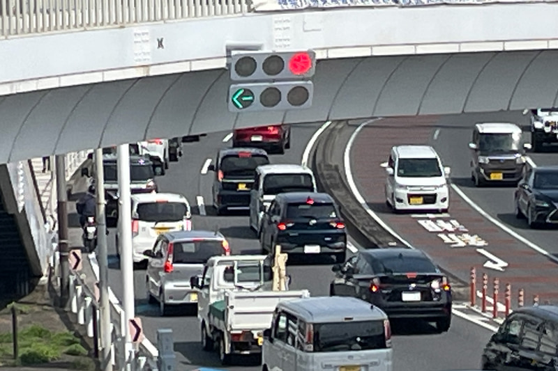 左折レーンが最初に青になる信号は怖い