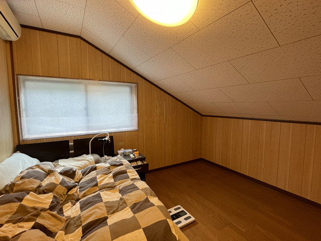 寝室の窓も同様にプチプチを設置