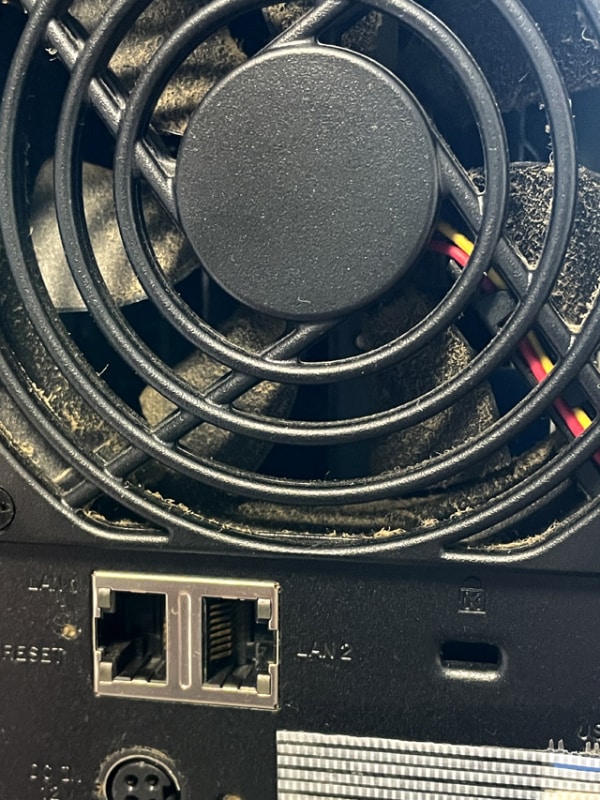 NASやPCに溜まった埃が気になり分解清掃も実施した