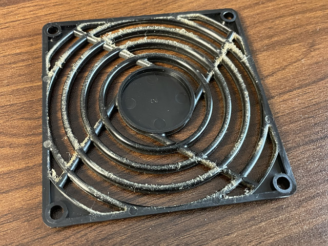 NASやPCに溜まった埃が気になり分解清掃も実施した