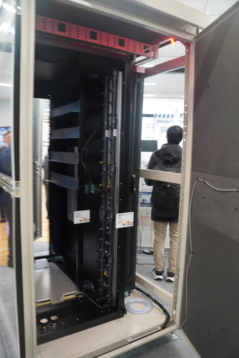IIJのモジュール型データセンター「DX edge Cool Cube」