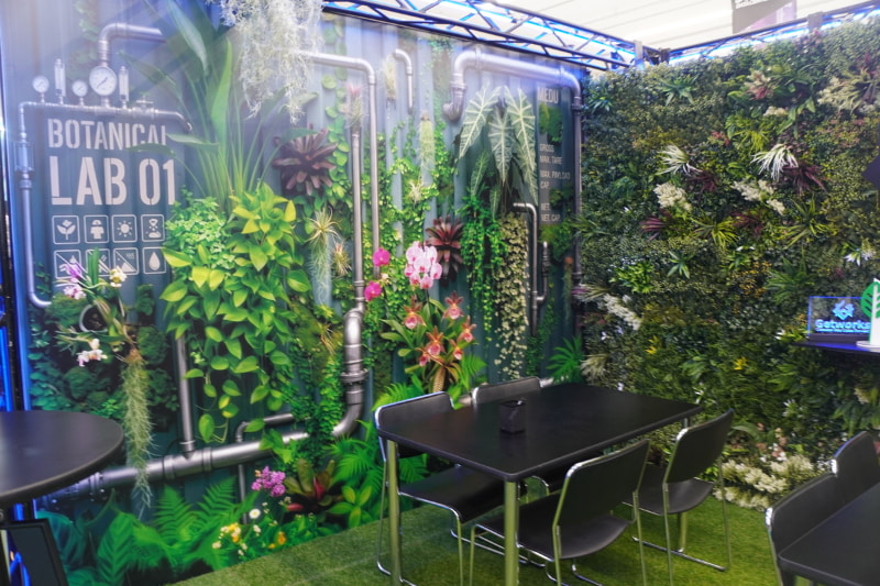 ブースの中はグリーンのイメージ