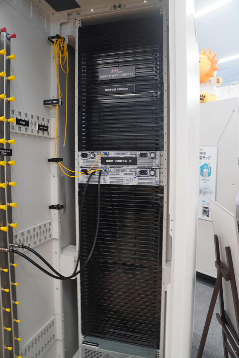 日東工業の水冷向けラック（正面から）