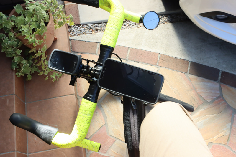 ハンドルを大きく切ると膝がぶつかる。ただ、走行中こんなにハンドルを切ることもないのであまり気にならなかった