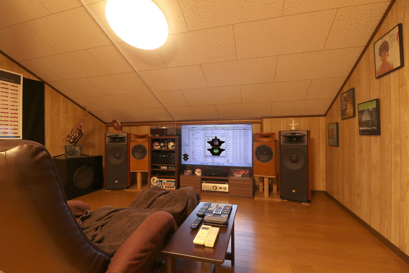 上の間取り図の右側にオーディオ機材を設置