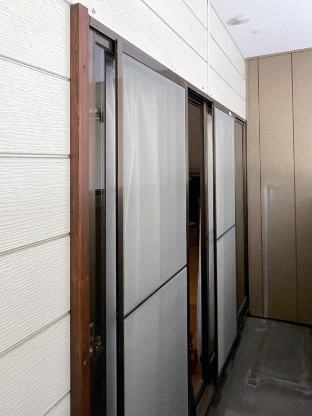 縦の角材をネジ止め