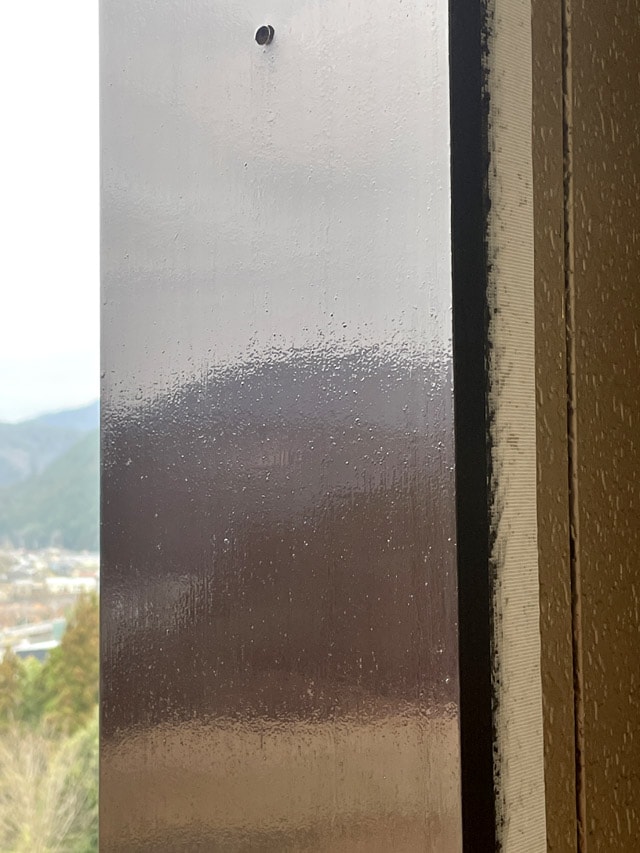 金属板の枠は塗装が劣化していたので再塗装した