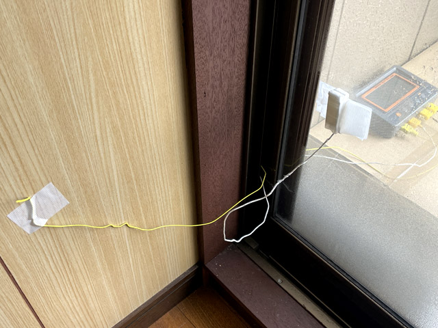 室内側は、室温とガラス面内側（断熱材あり）を計測