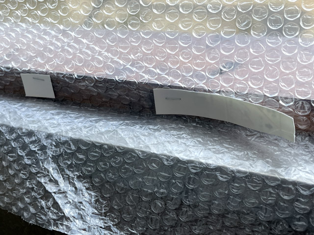 牛乳パックを重ねてタッカーで貼り付けた