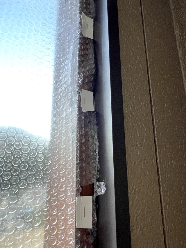 プチプチが引きちぎられた部分は位置をズラして取り付けた