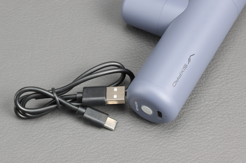 充電はUSB Type-Cで、USBケーブルは付属するが充電器は付属しない