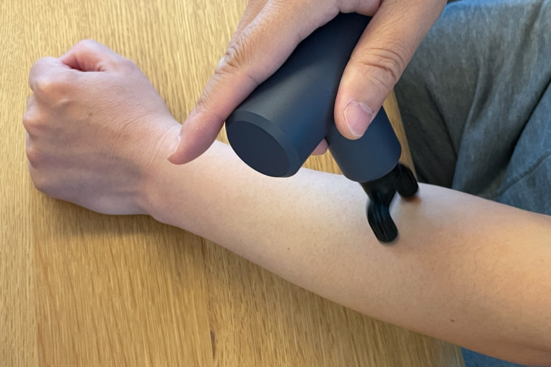 マウス操作などで意外と疲れがたまっている腕はU字形で