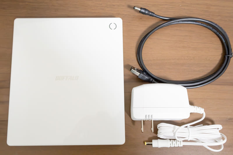 ラクレコ＋本体のほか、2種類の電源ケーブルが付属