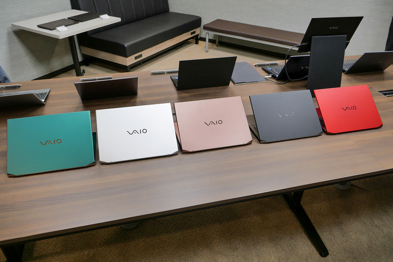 本体カラーは、法人向けが4色、個人向けはVAIOストア限定のファインレッド、ALL BLACK EDITION、VAIOオリジナルカラー“勝色”を加えた全7色を用意