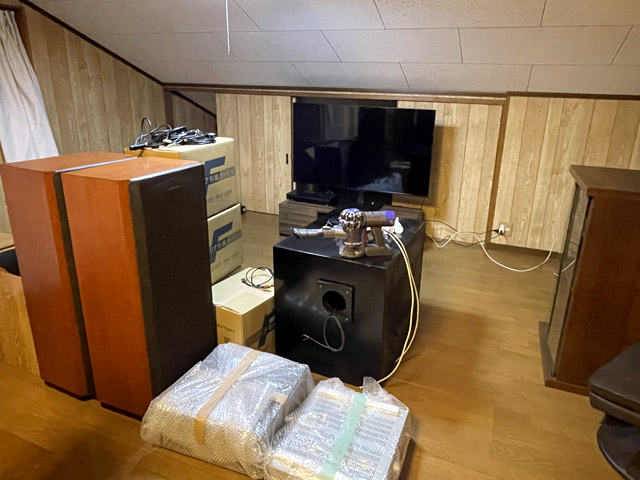 とりあえずオーディオ部屋のテレビとBDレコーダーの電源、アンテナ線だけ接続