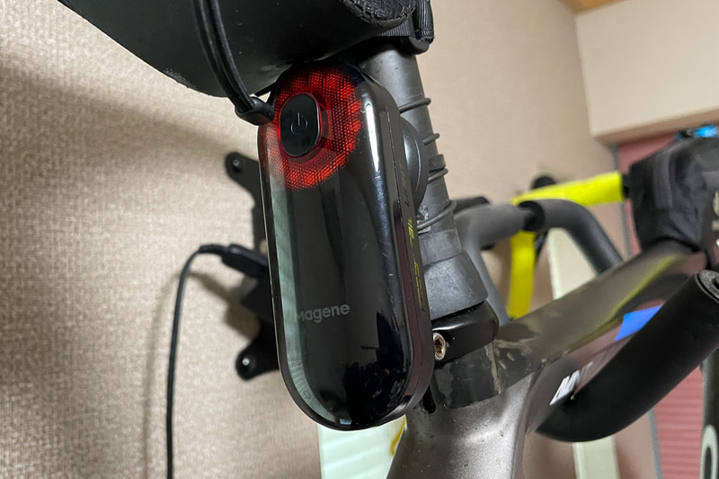 レーダーで監視し、サイクルコンピューターに後方車両の存在を通知できるMagene（マージーン） L508 レーダーテールライト