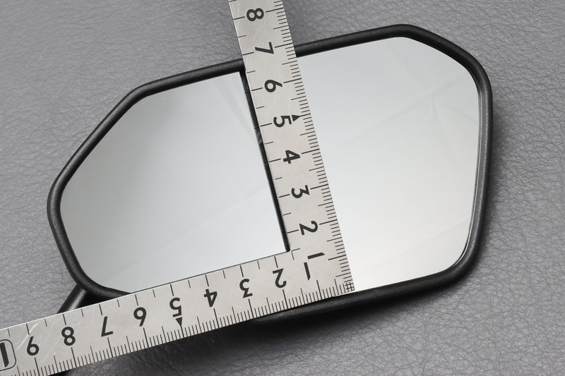 鏡面は幅が約120mm強、高さ65mm強といったぐらい