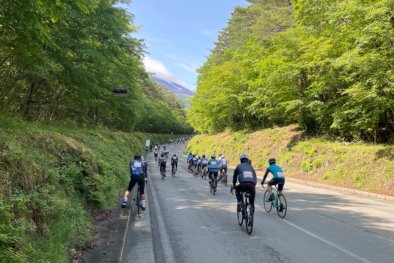 走るのは富士スバルライン。ここから24kmもの上り坂が続く