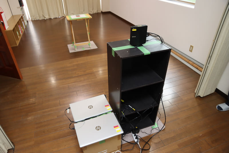 検証環境にて。部屋に実機を設置して性能をチェックする