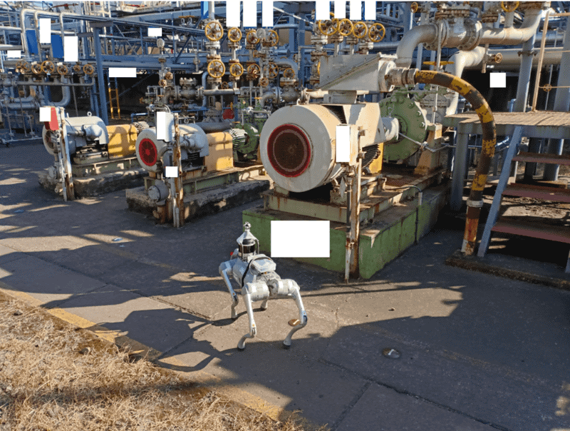 データ収集中の四足歩行ロボット