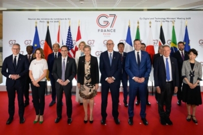 G7デジタル・技術大臣会合の集合写真