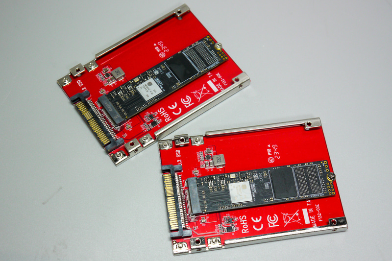 NVMeをU.2に変換可能なアダプター