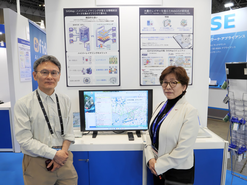 KDDI株式会社の高木悟氏（左）と一般社団法人WebDINO Japanの瀧田佐登子氏（右）