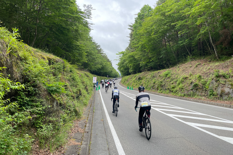 停車して撮影。前に見えるのが計測開始地点なので、そこからサイコンをスタートさせる。このあとレース中は写真がありません