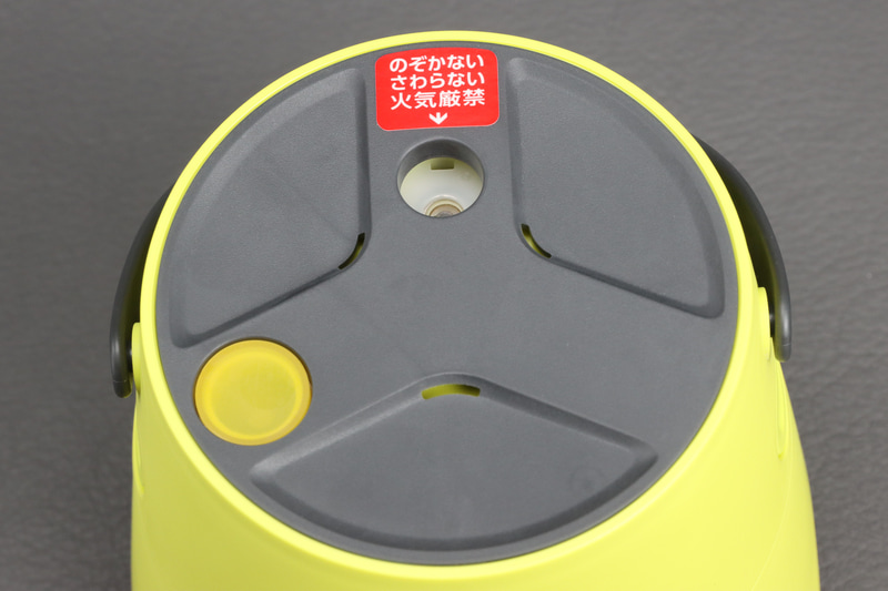 天面にはセンサーがあって、のぞき込んだりしているときには噴霧しない設計になっている